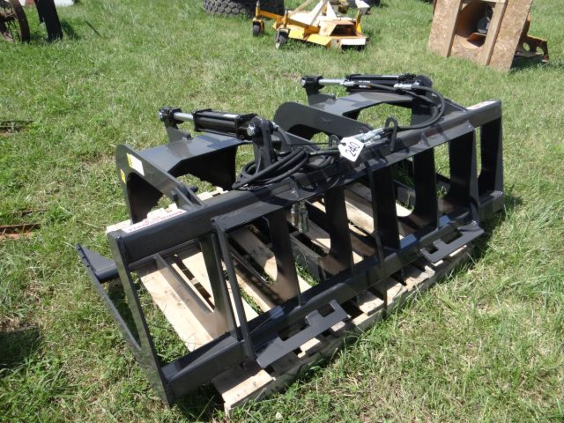 New Stout 66-9 Brush Grapple Skid Steer Quick Attach - Image 2 of 3