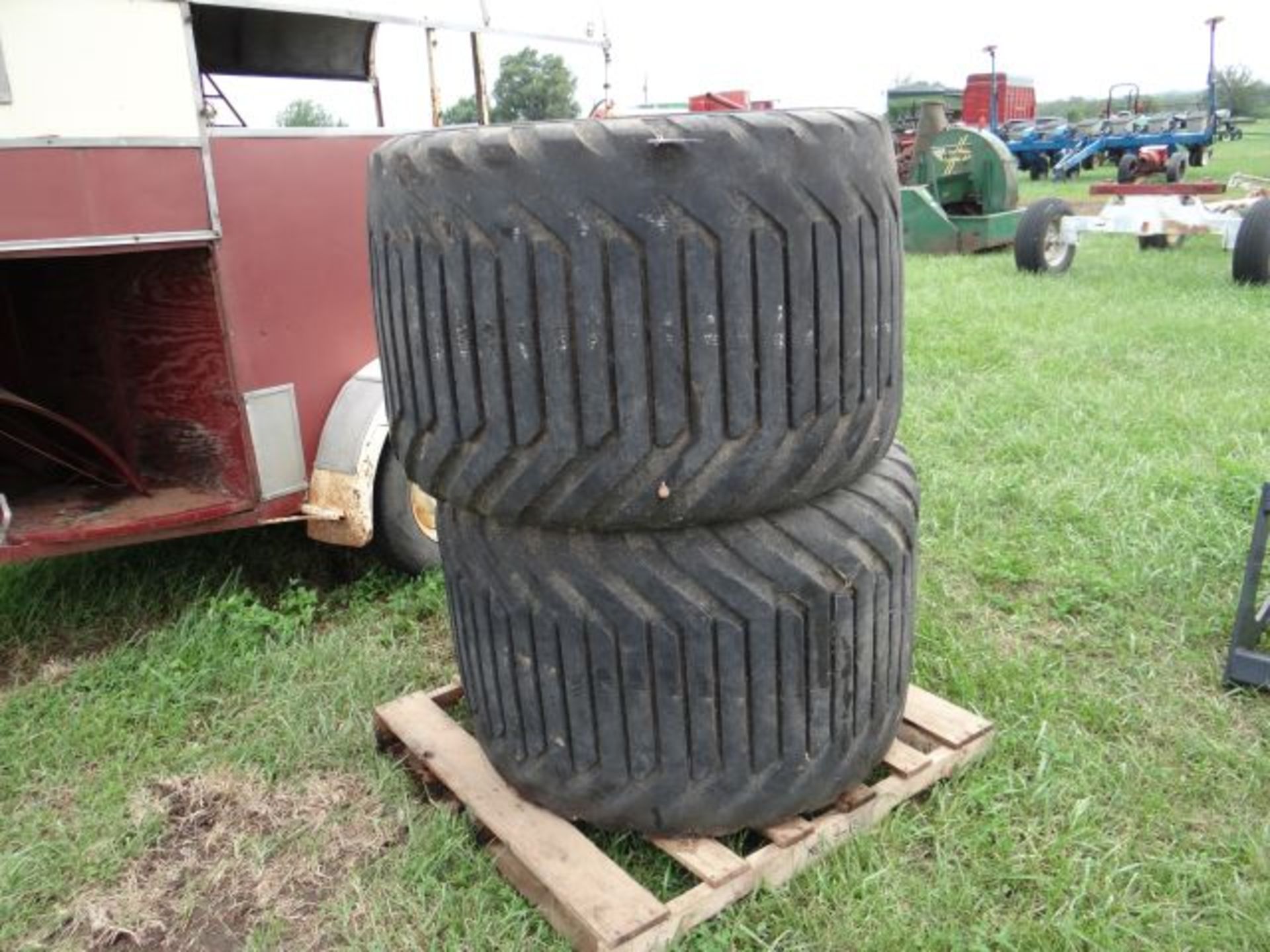 Pair of 700.40x22.5 Flotation Tires