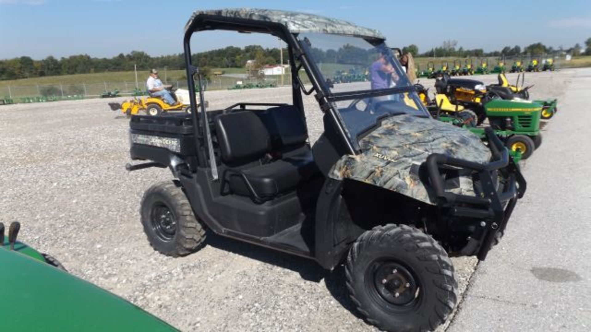 2013 JD 550 XUV Gator #45704, 26 hrs, 4wd, 16hp Briggs, Air Cooled, Black Alloy Wheels, Radial - Image 2 of 4