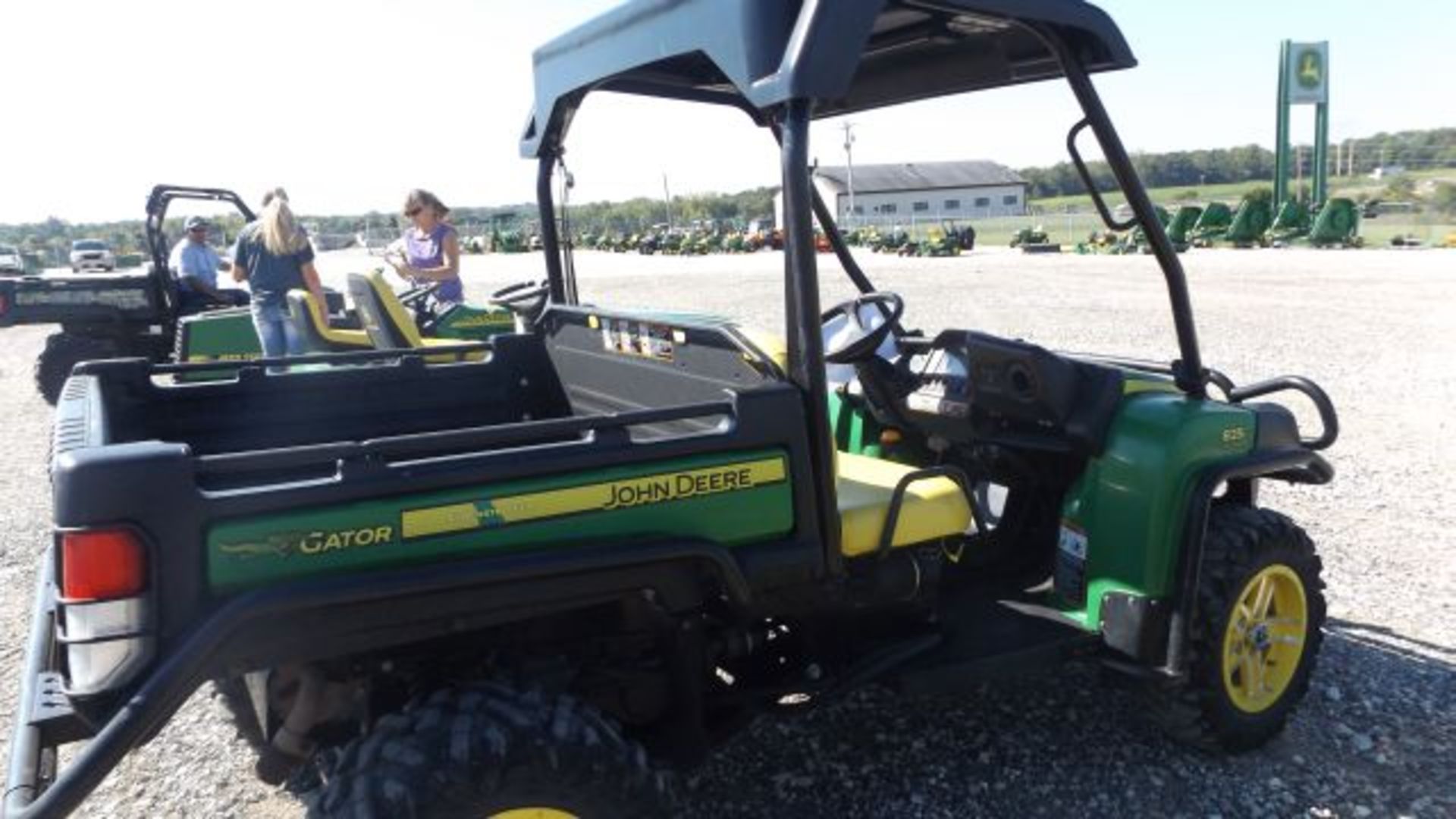 2012 JD 825i XUV Gator #109045, 686 hrs, 4wd, 50hp 3 cyl, EFI, Water Cooled, PS, Alloy Wheels, - Image 3 of 4