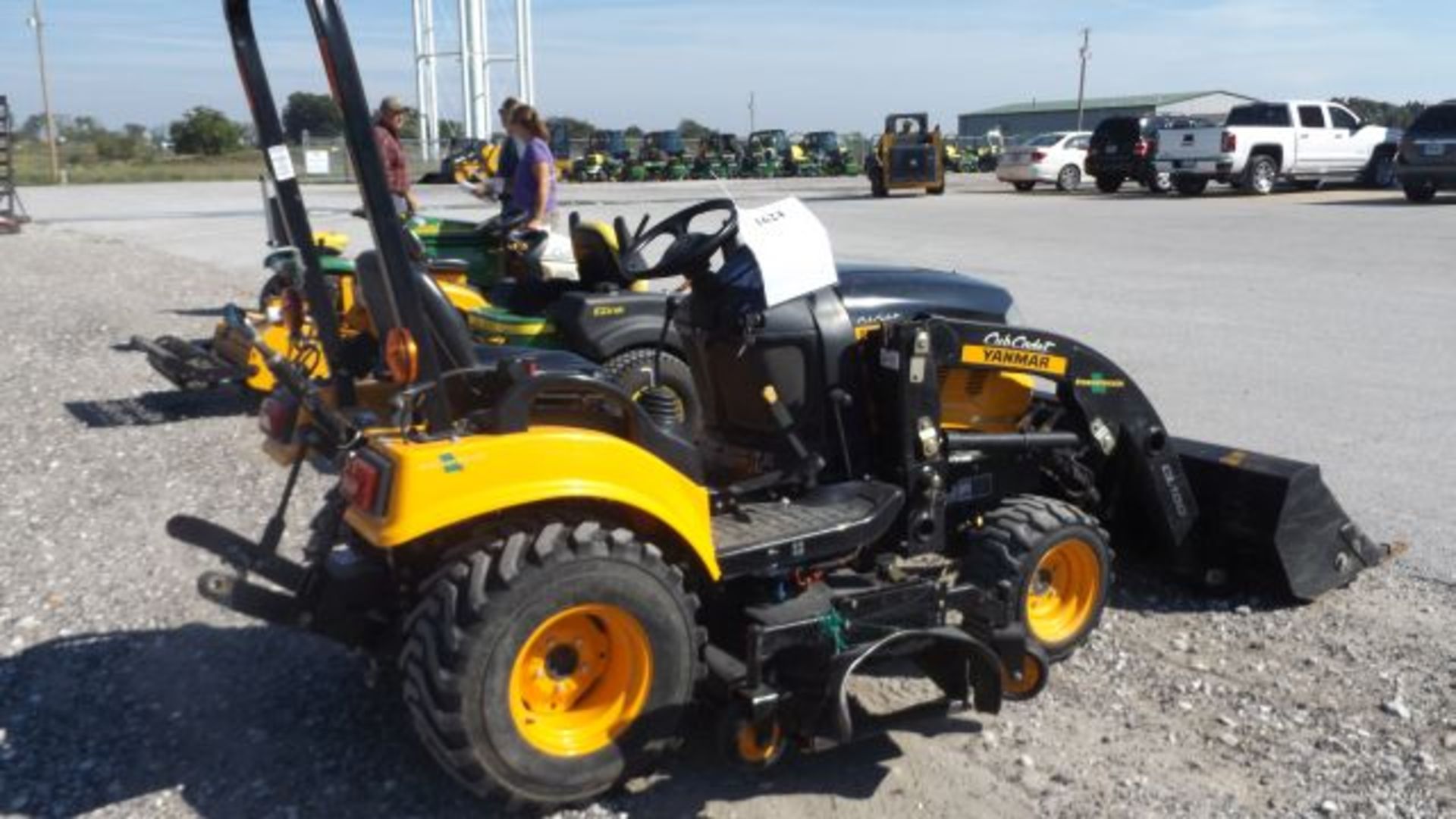 Cub Cadet SC2400 Compact Tractor #F61119, 334 hrs, MFWD, 24hp, Hydro, Joystick Hyd, 3pt, 540 Rear - Image 2 of 3