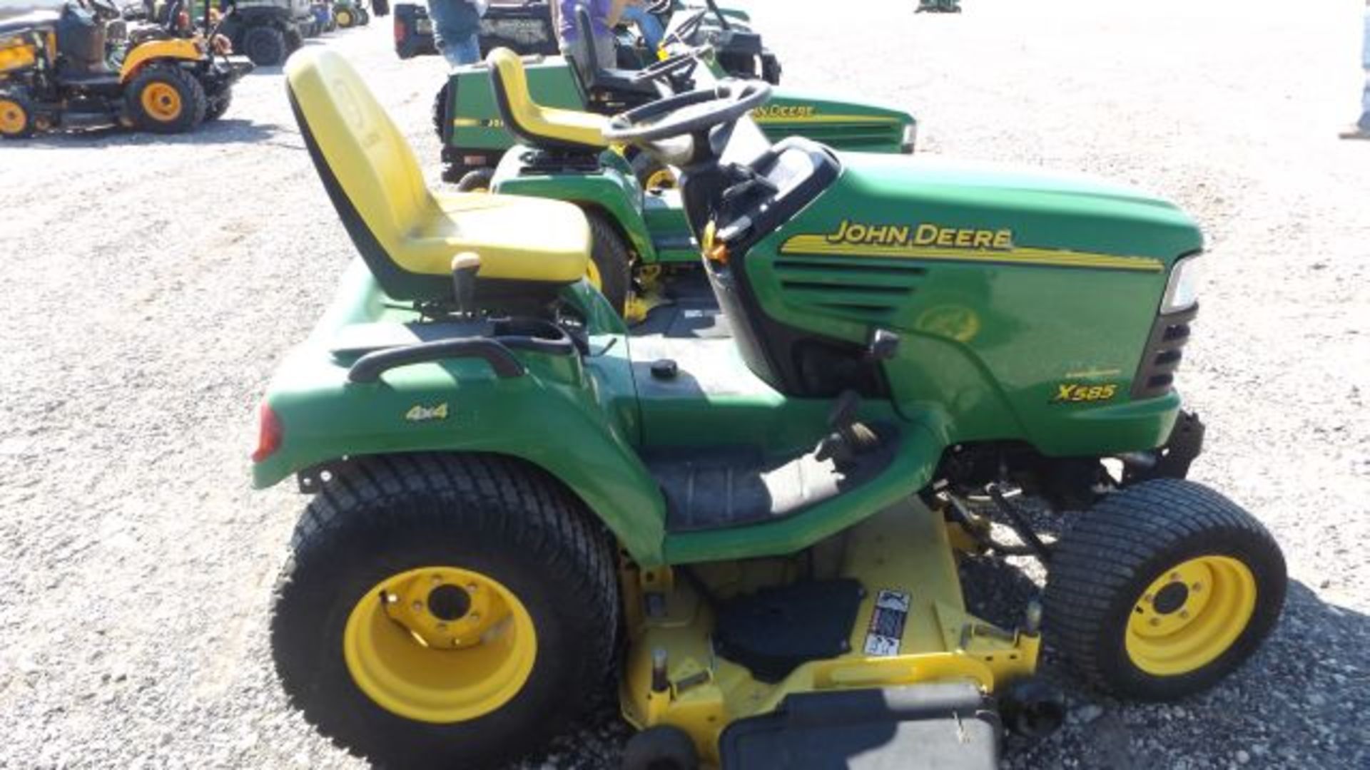 2003 JD X585 Mower #112157, Hour meter not working, 62" Deck, 4wd, 25hp Kawasaki, EFI, Water Cooled, - Image 2 of 3