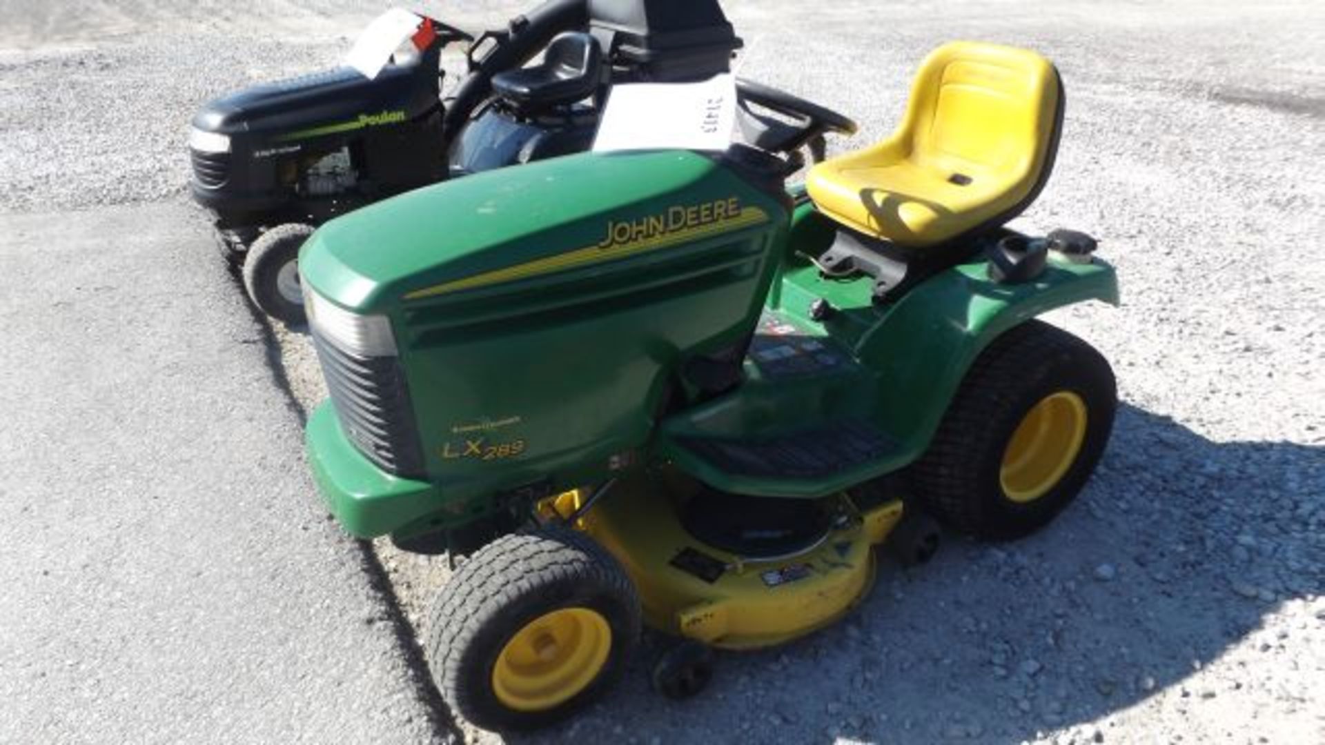 2005 JD LX289 Mower #112190, 546 hrs, 42" Deck, 17hp Kawasaki, Water Cooled, Hydro, sn#