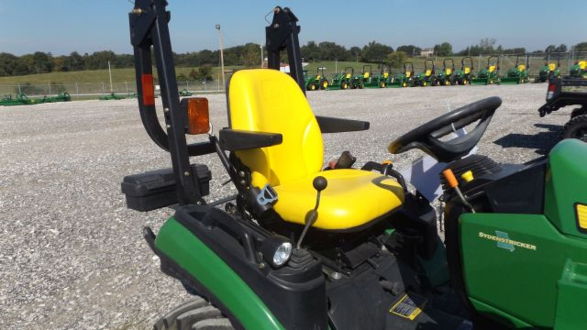 2012 JD 1026R Compact Tractor #111723, 440 hrs, MFWD, 26hp Yanmar, 2 sp Hydro, R4 Tires, CAT 1 Ltd - Image 2 of 4