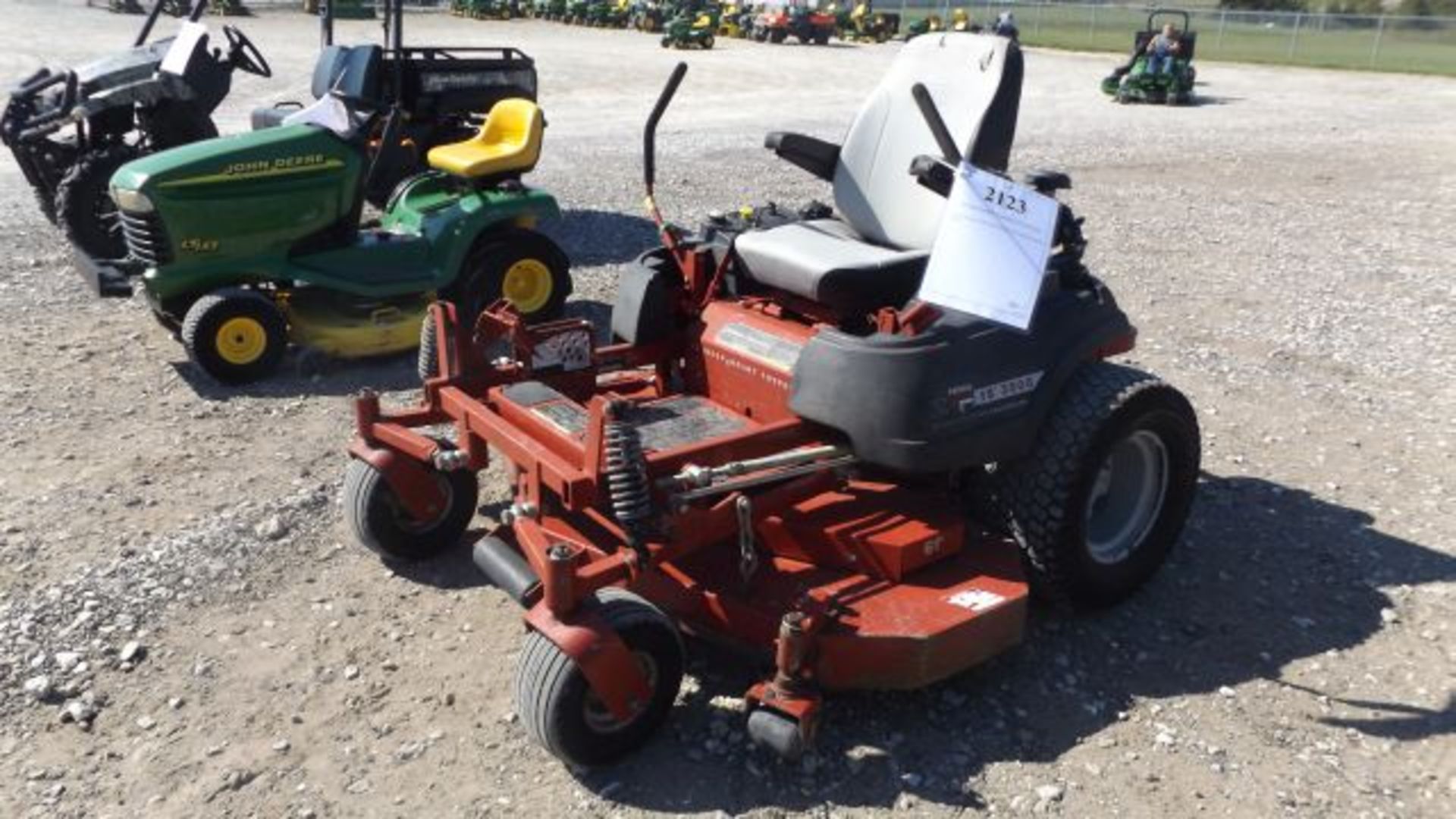 2007 Ferris IS3000ZF Commercial Zero Turn Mower #112227, 671 hrs, 61" Deck, 27hp Kawasaki, Front and