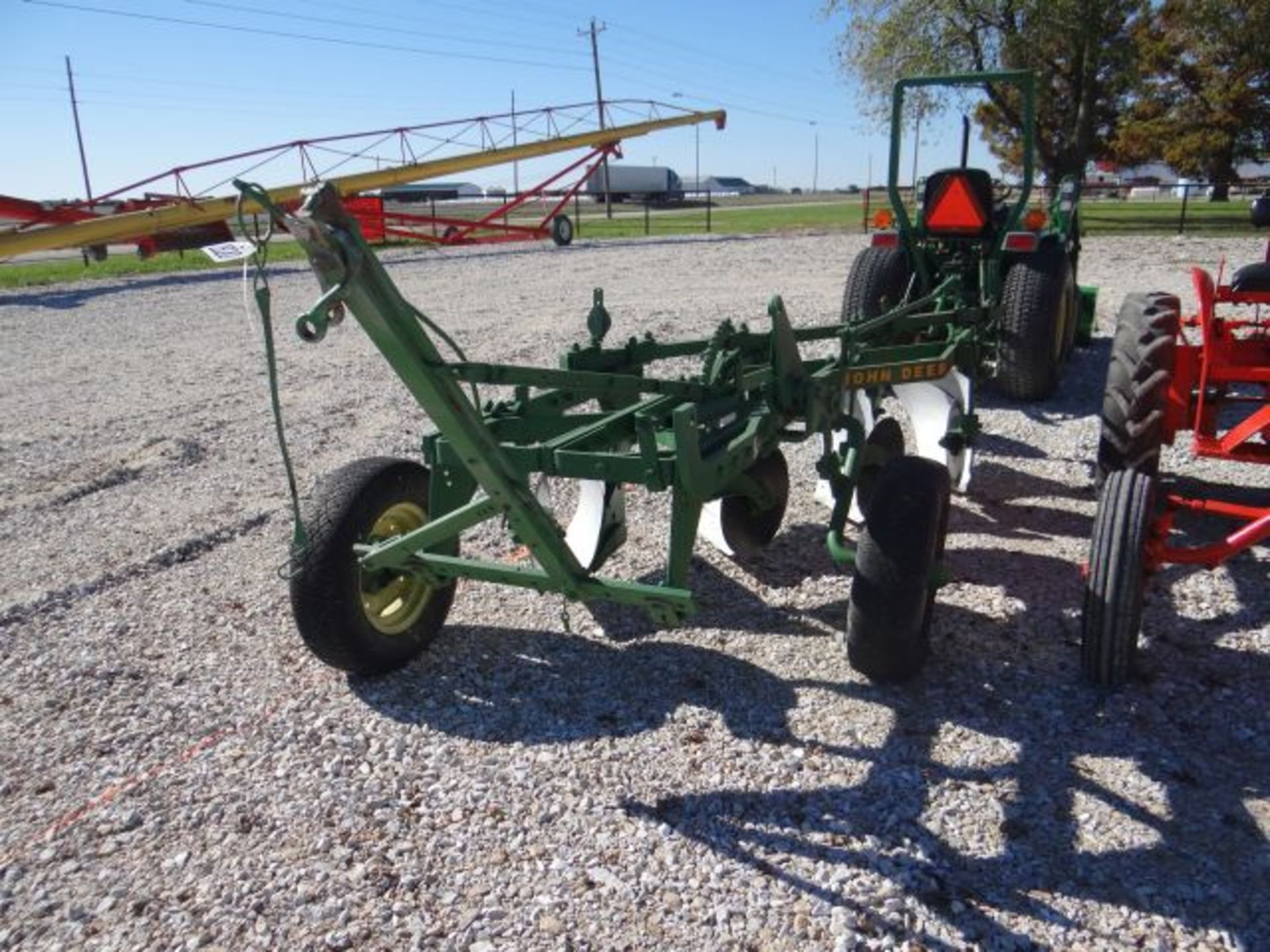 JD 4 Bottom Plow Pull Type - Image 2 of 3