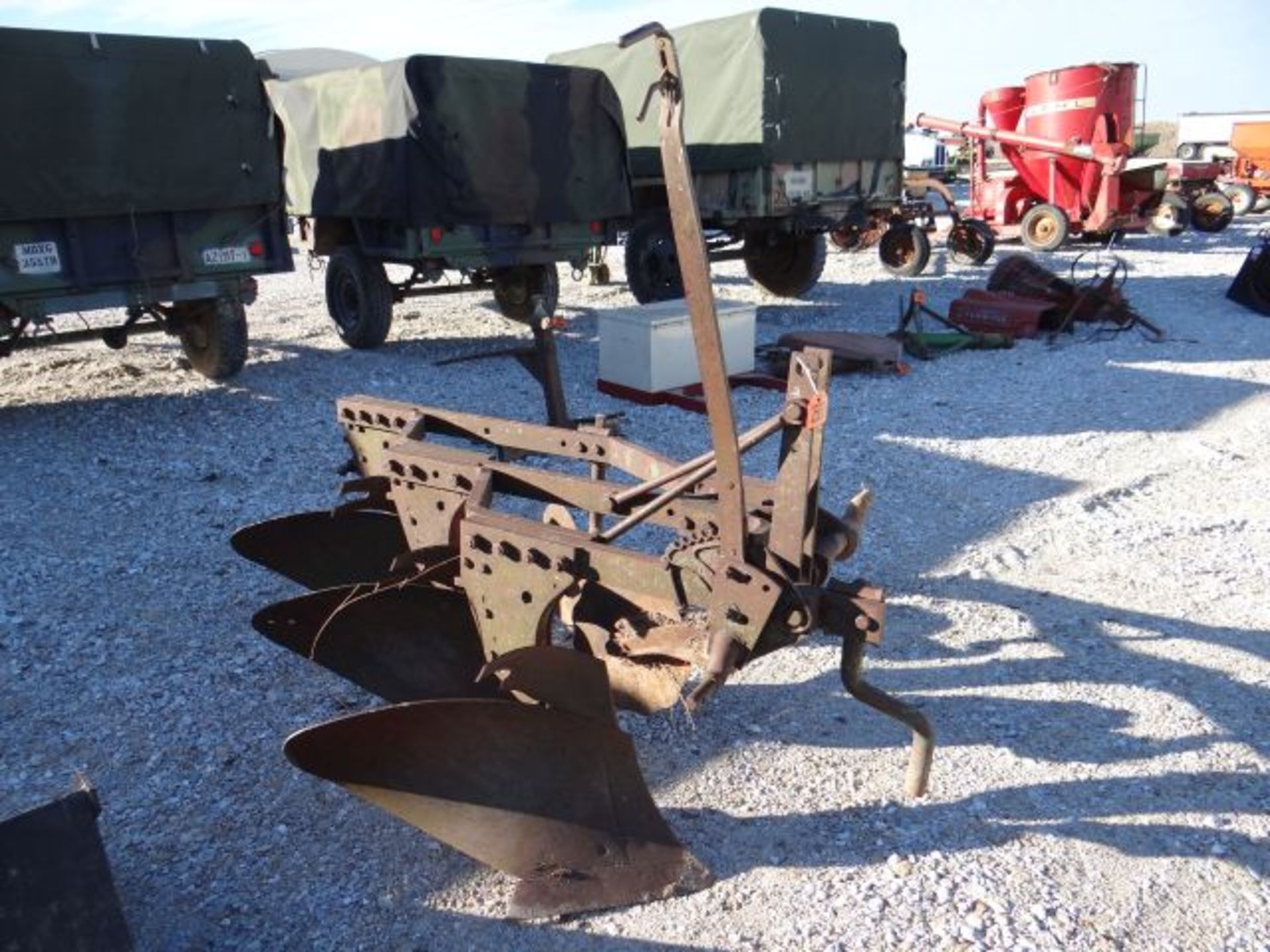 JD 3 Bottom Plow 3pt - Image 2 of 3