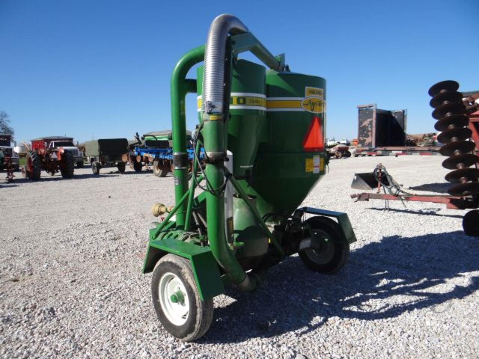 Walinga 510 Deluxe Grain Vac Cracked Housing in the Air Pump - Image 3 of 3