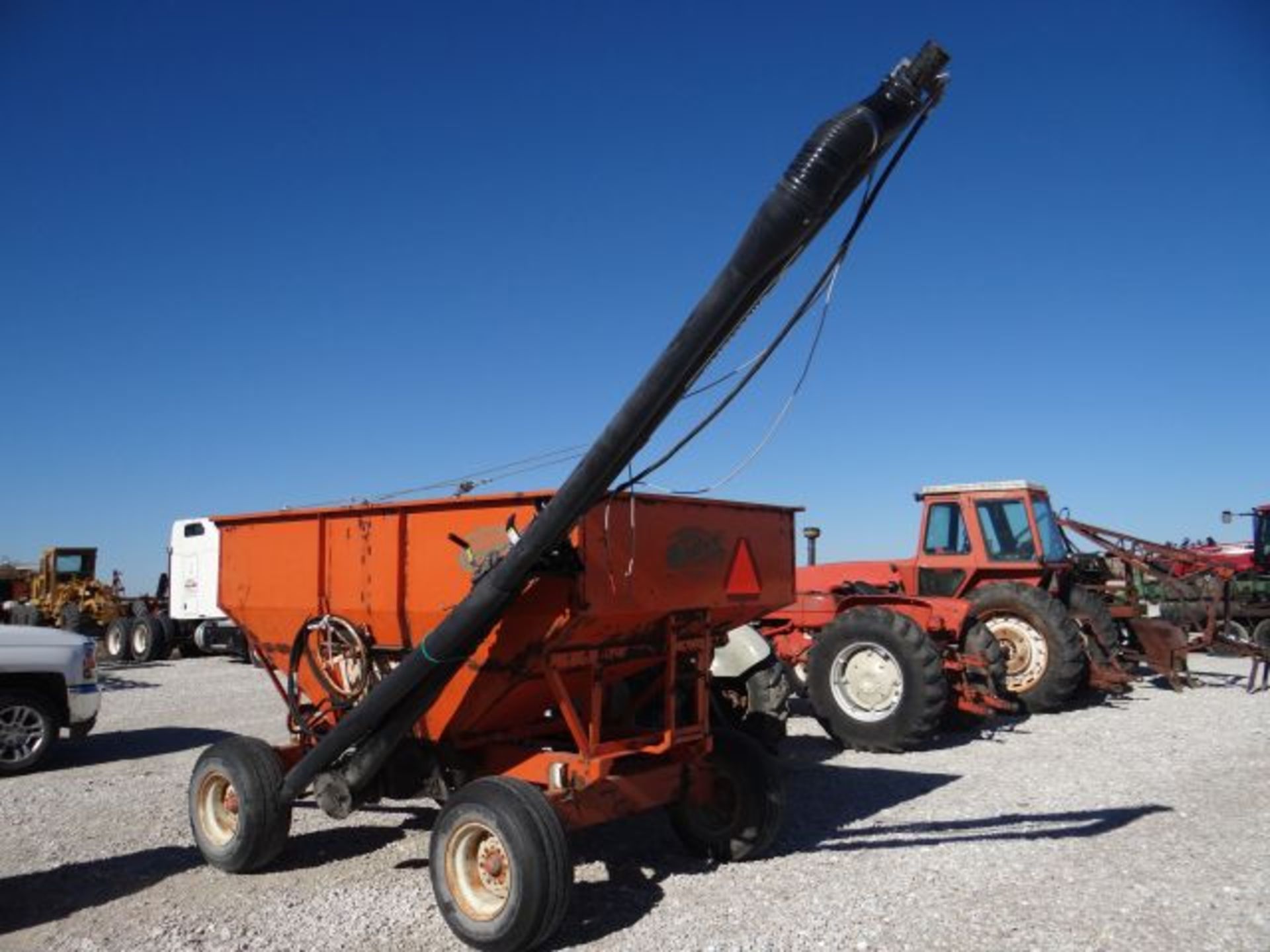Bradford 165 Gravity Flow Wagon Unverferth Hyd Driven Side Mounted Seed Auger - Image 3 of 3