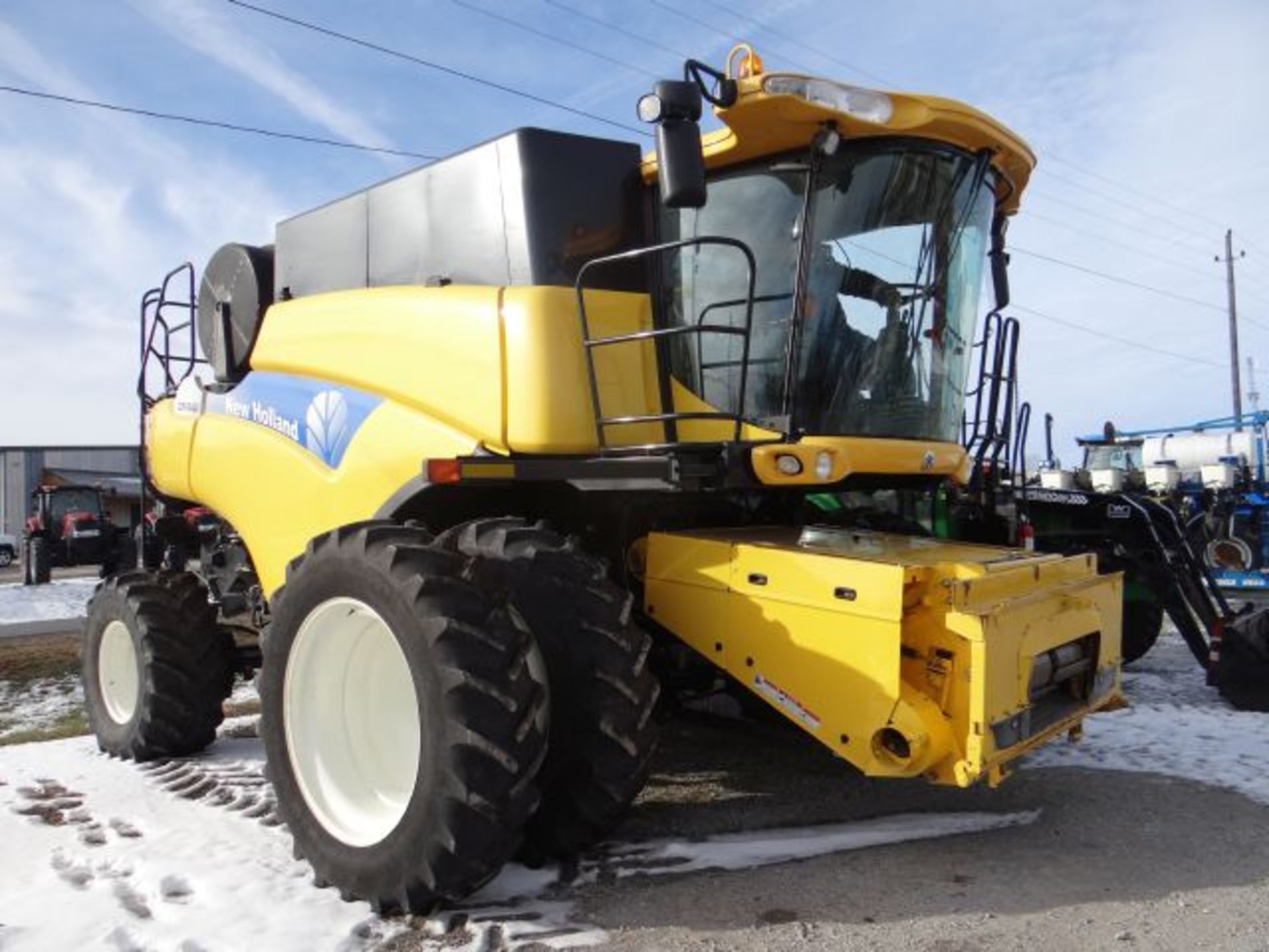 2010 NH CR9040 Combine,