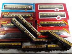 Model railways - fifteen OO gauge GWR passenger carriages to include Hornby, Dapol and Airfix,