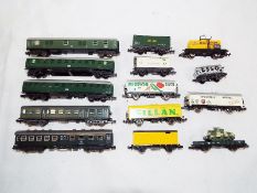Model railways N - a collection of unboxed N gauge rolling stock comprising nine goods wagons and