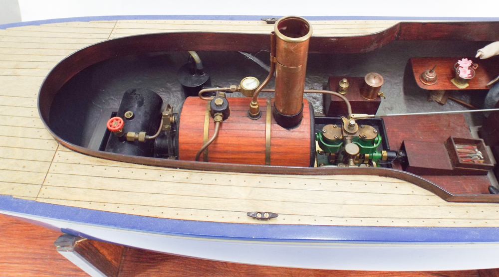 Model steam powered boat,named 'Solent', - Image 2 of 4