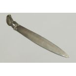French silver paper knife, the handle modelled as an owl with amber inset eyes. Scent 17.