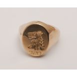 Gents 9ct yellow gold intaglio seal ring, 17.