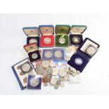 Small collection of mostly British coins to include 1972 silver wedding,