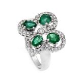 Smaragd-Brillant-Ring WG 750/000 mit 4 feinen oval fac. Smaragden, zus. 1,36 ct in guterFarbe und