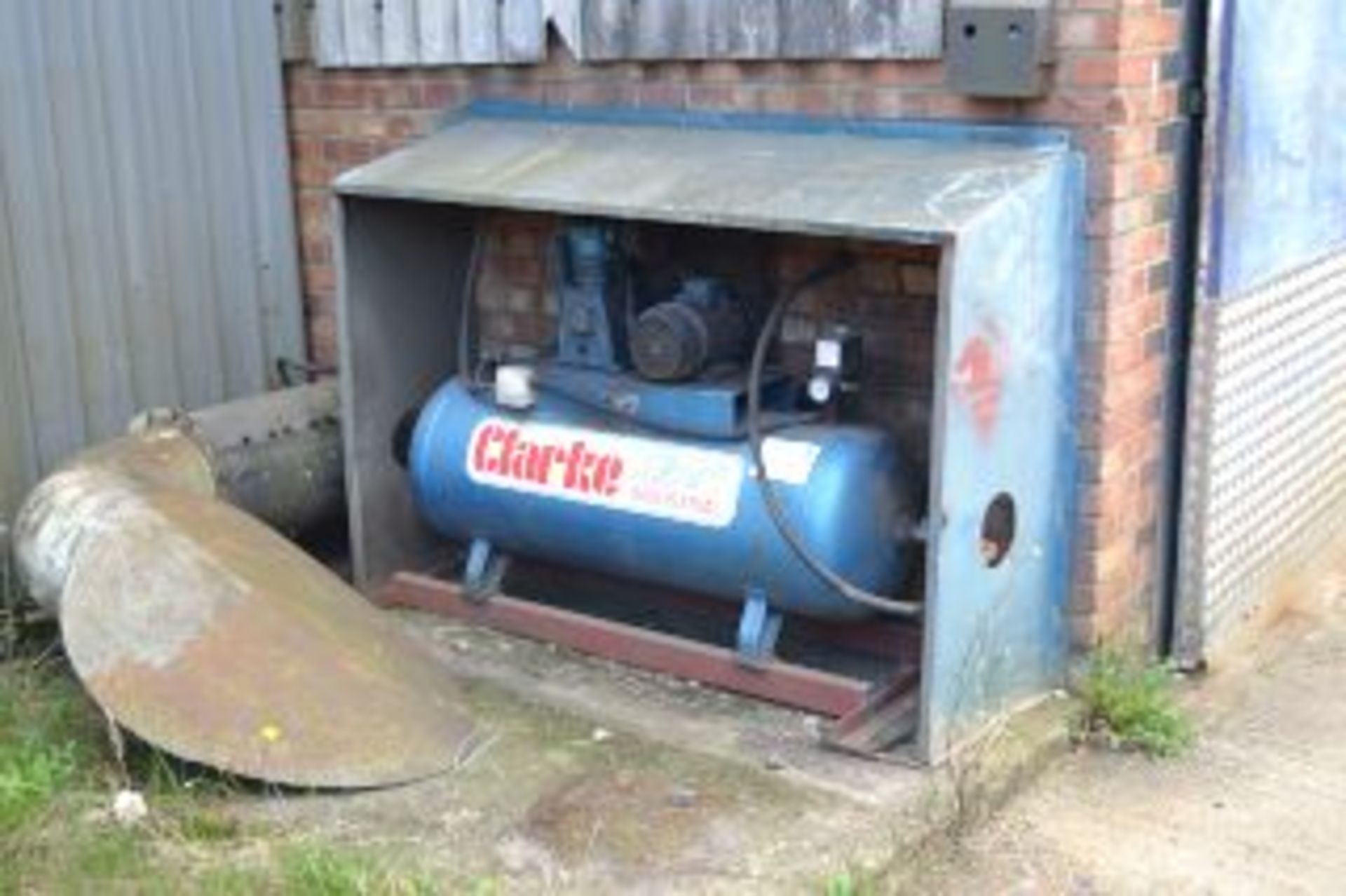 Clarke SE190200 receiver mounted air compressor