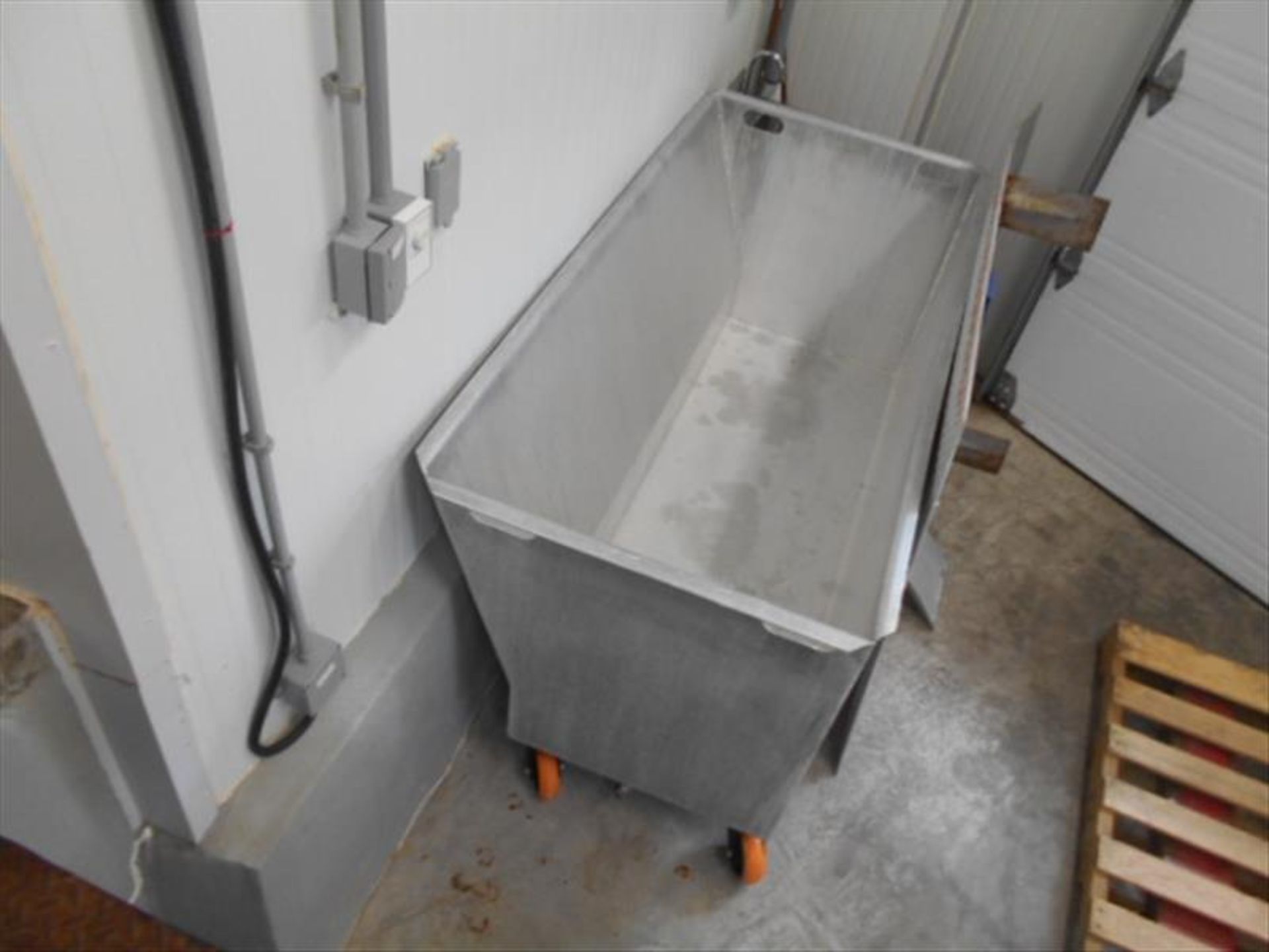 s/s tub on casters