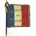 Union Nationale des Anciens Combattants. Drapeau en étamine, dim65x60 cm, une face aux couleurs