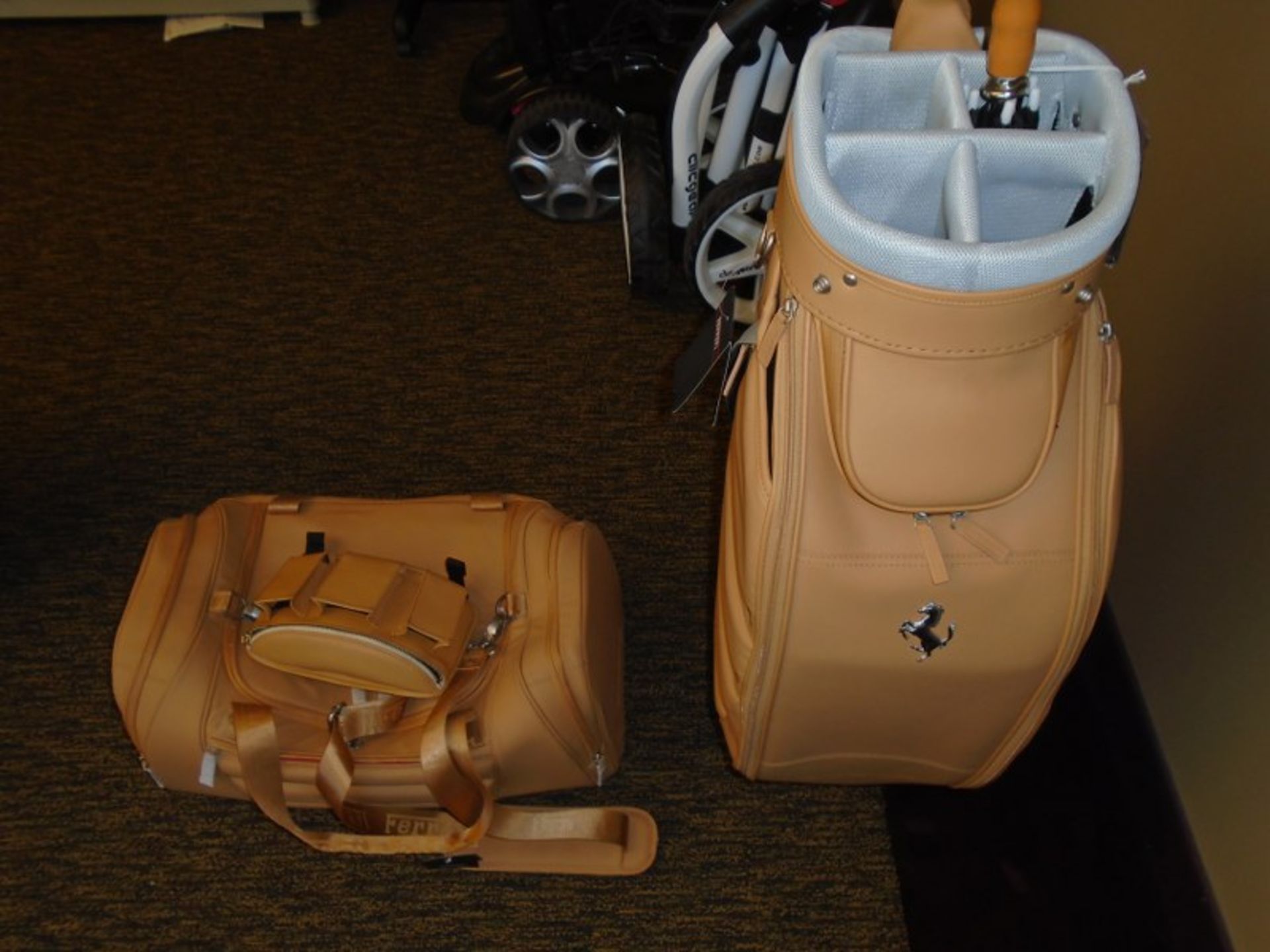 Ferrari Beige Leather golf bag - Image 2 of 2