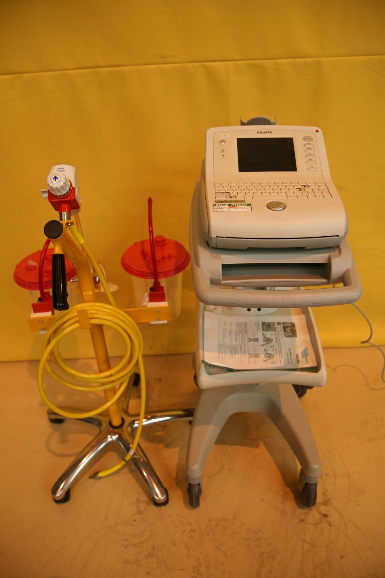Philips Pagewiter Trim III ECG Machine *Powers Up* And Suction Cups On Trolley