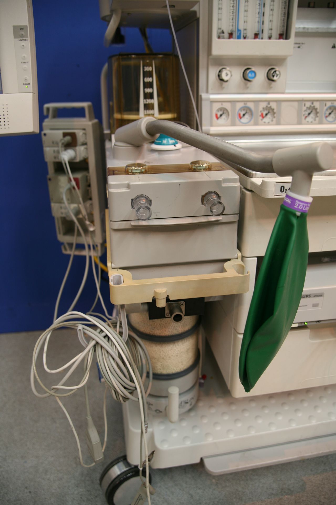 Datex Ohmeda Aestiva 5 Anaethesia Trolley With Agilent Anaesthesia CMS 2002 Monitor, Smart Vent, - Image 6 of 6