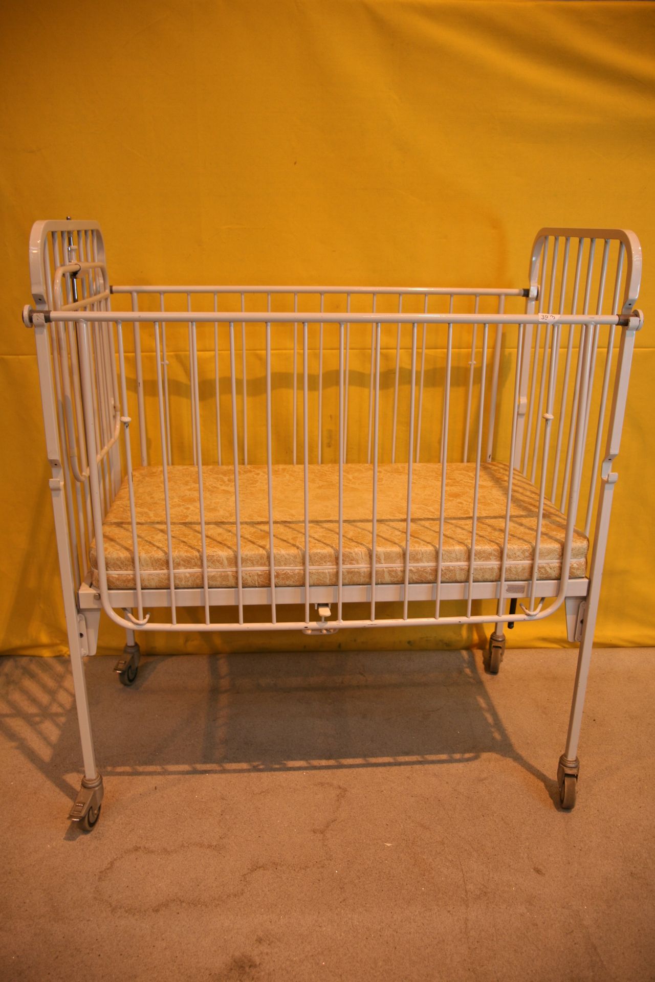 Baby cot with 1 Mattress