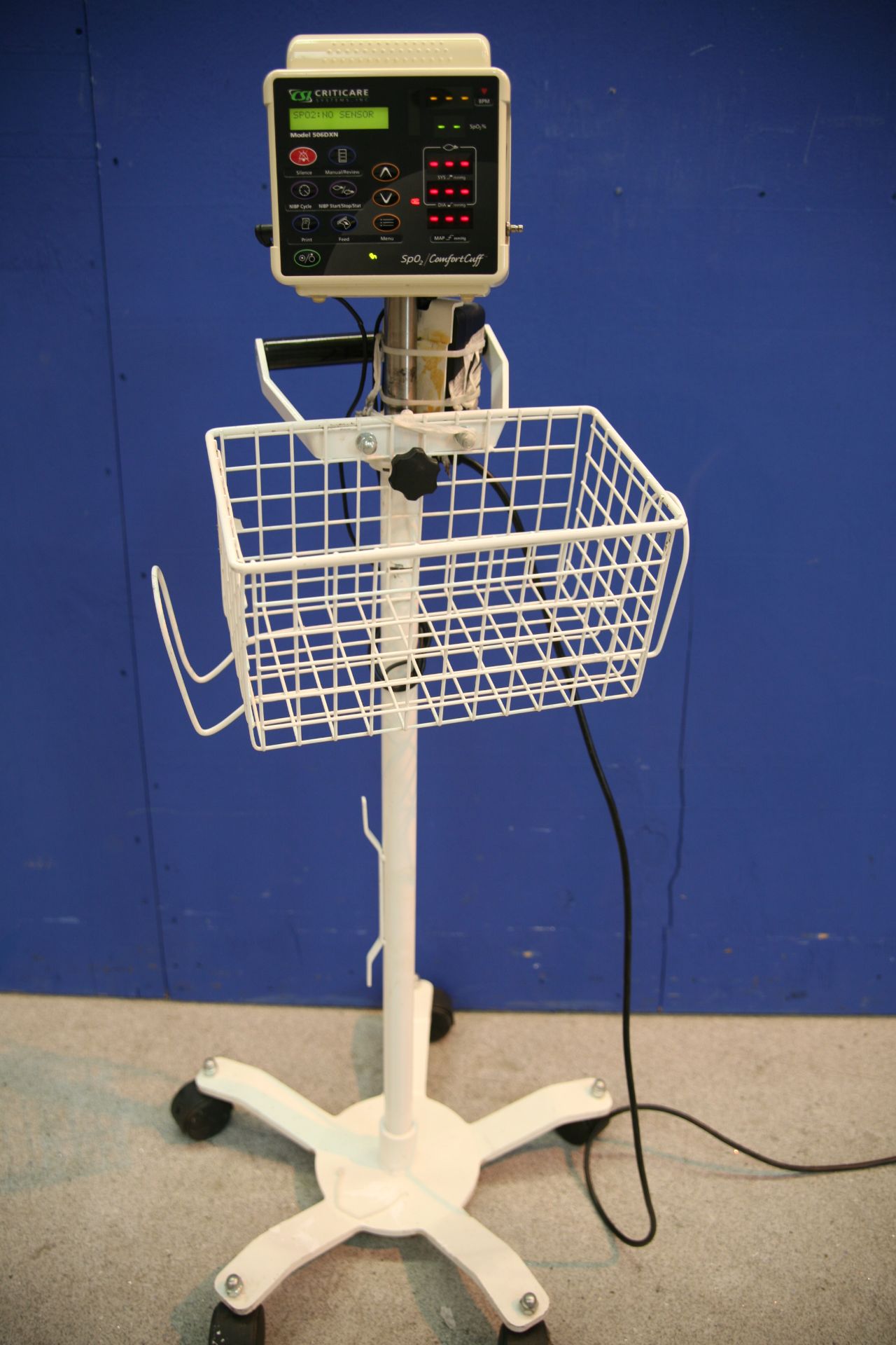 CSI Criticare Systems SPO2/ Comfortcuff Vital Signs Monitor On Trolley With Cuff *Powers Up*