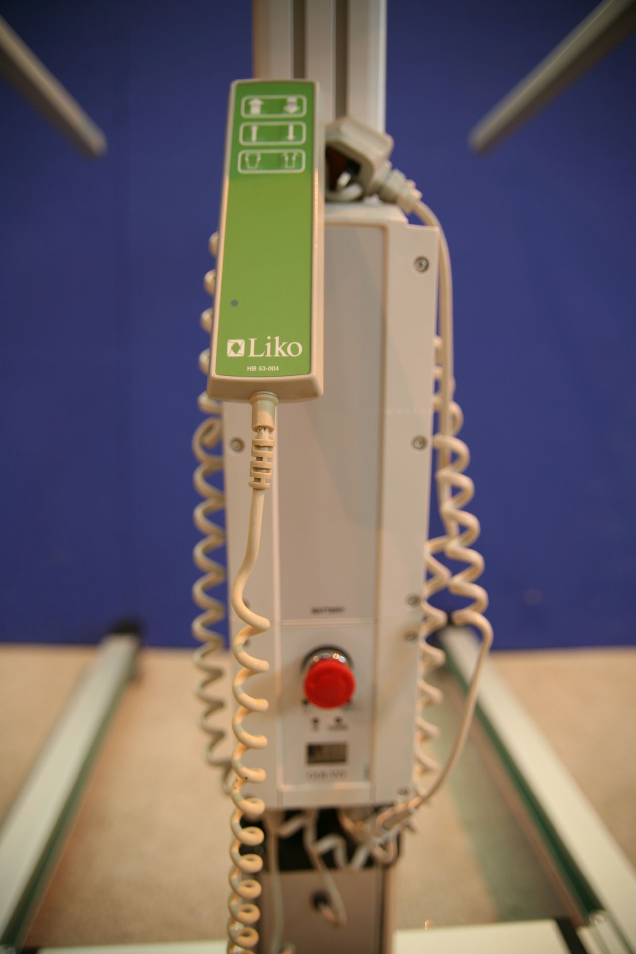 Liko Golvo 7007 ES Electric Patient Hoist With Controller*Tested Working* - Image 2 of 2