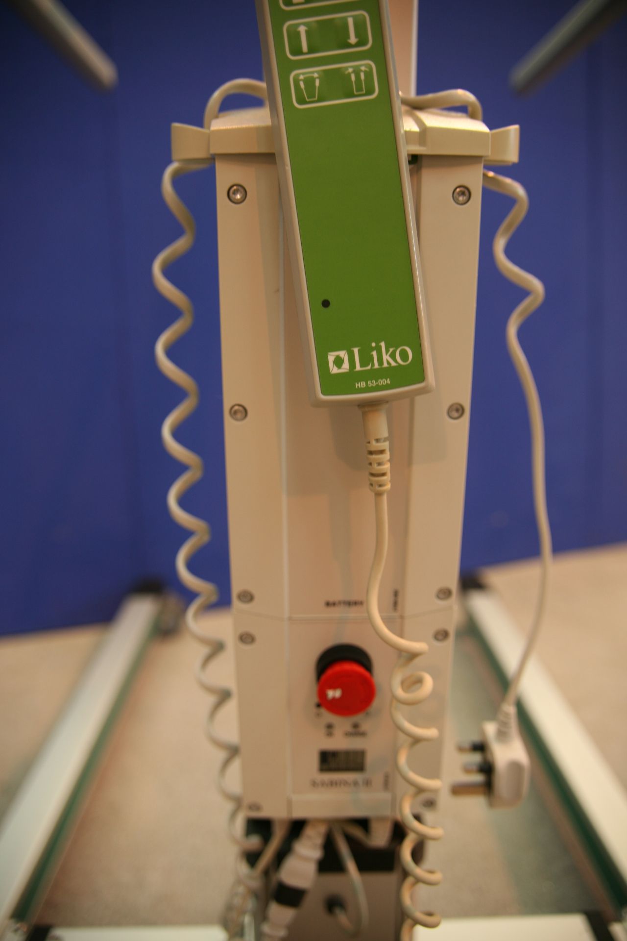 Liko Golvo 7007 ES Electric Patient Hoist With Controller*Tested Working* - Image 2 of 2