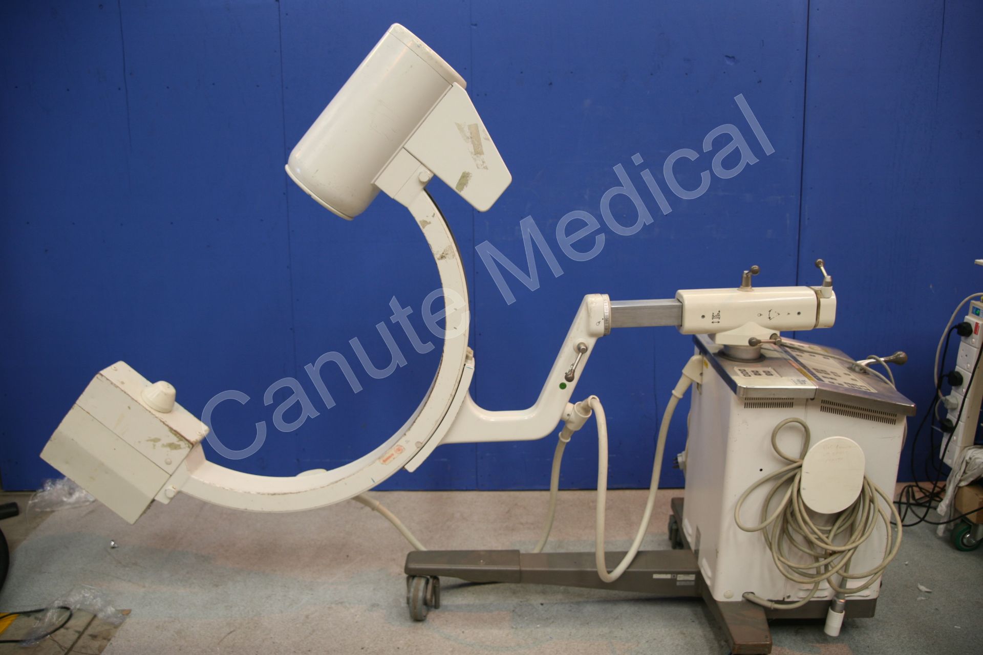Siemens Siremobil 4H C-ARM With Dual Monitoring System *Untested Due To No Key* - Image 4 of 6