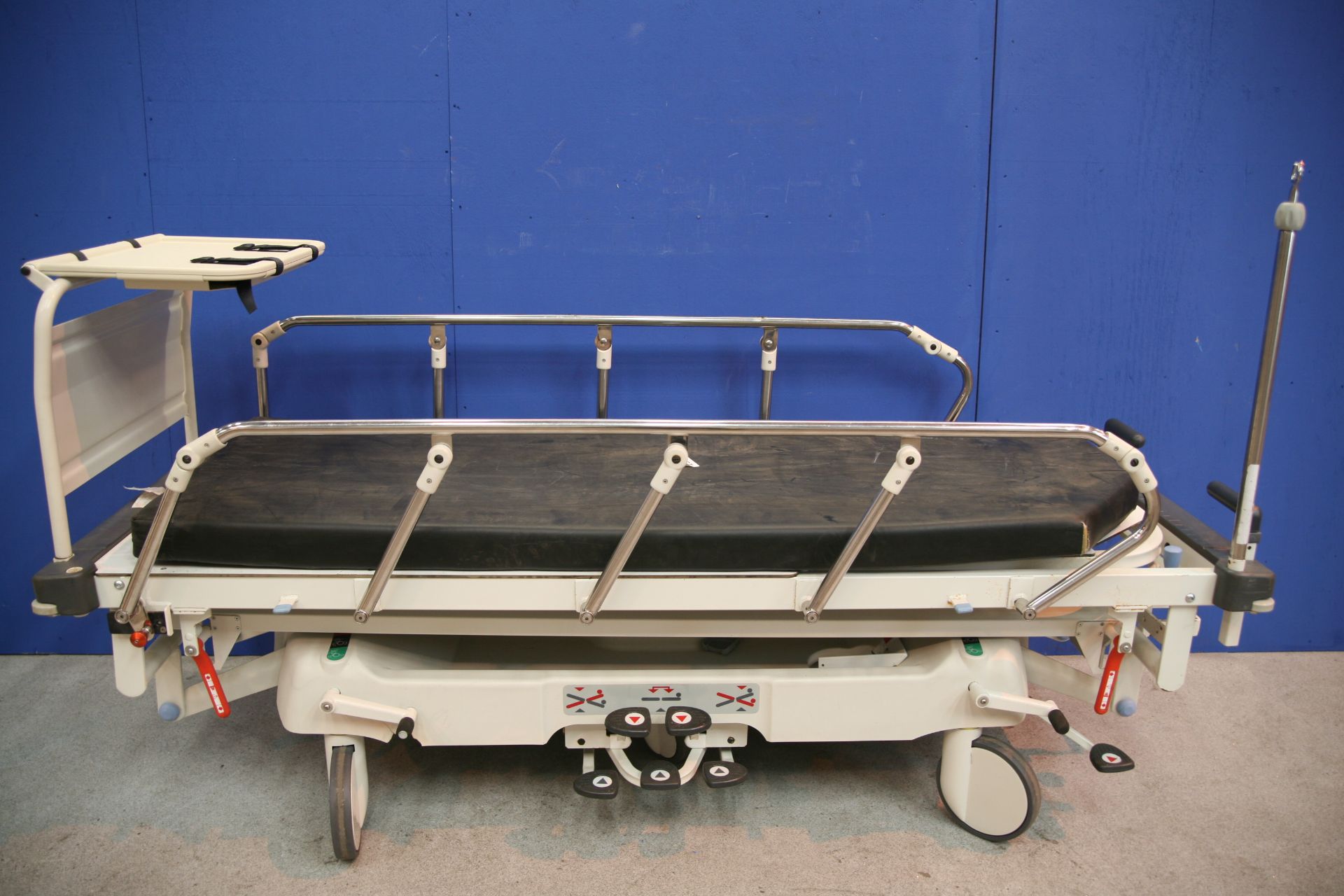 Arjohuntleigh Lifeguard Transport stretcher trolley Hydraulic With mattress
