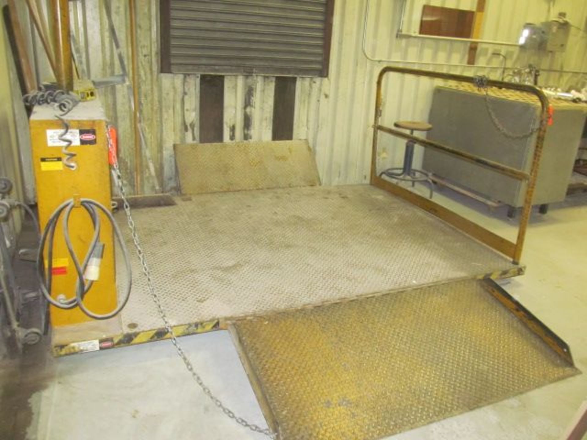 Electric hydraulic platform lift, Make unknown, 8' X 6', with 4'H cap, with ramp and safety rail - Image 2 of 2
