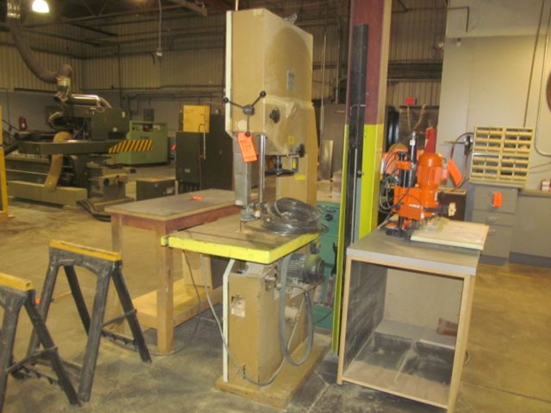SCMI vertical 22" band saw, M/N 600SC, S/N 433, with 23" X 32" table, 2-1/2" throat, 20A, 250V, 3