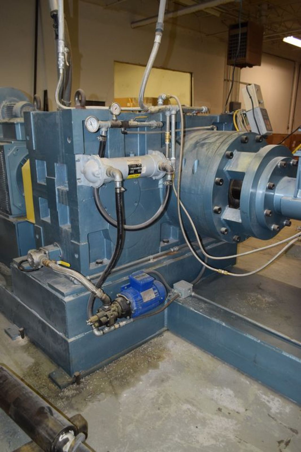 Crown Machine 6" Diameter Single Screw Extruder. Approximate 32 to 1 L/D ratio. 7 Zone top vented ( - Image 5 of 17