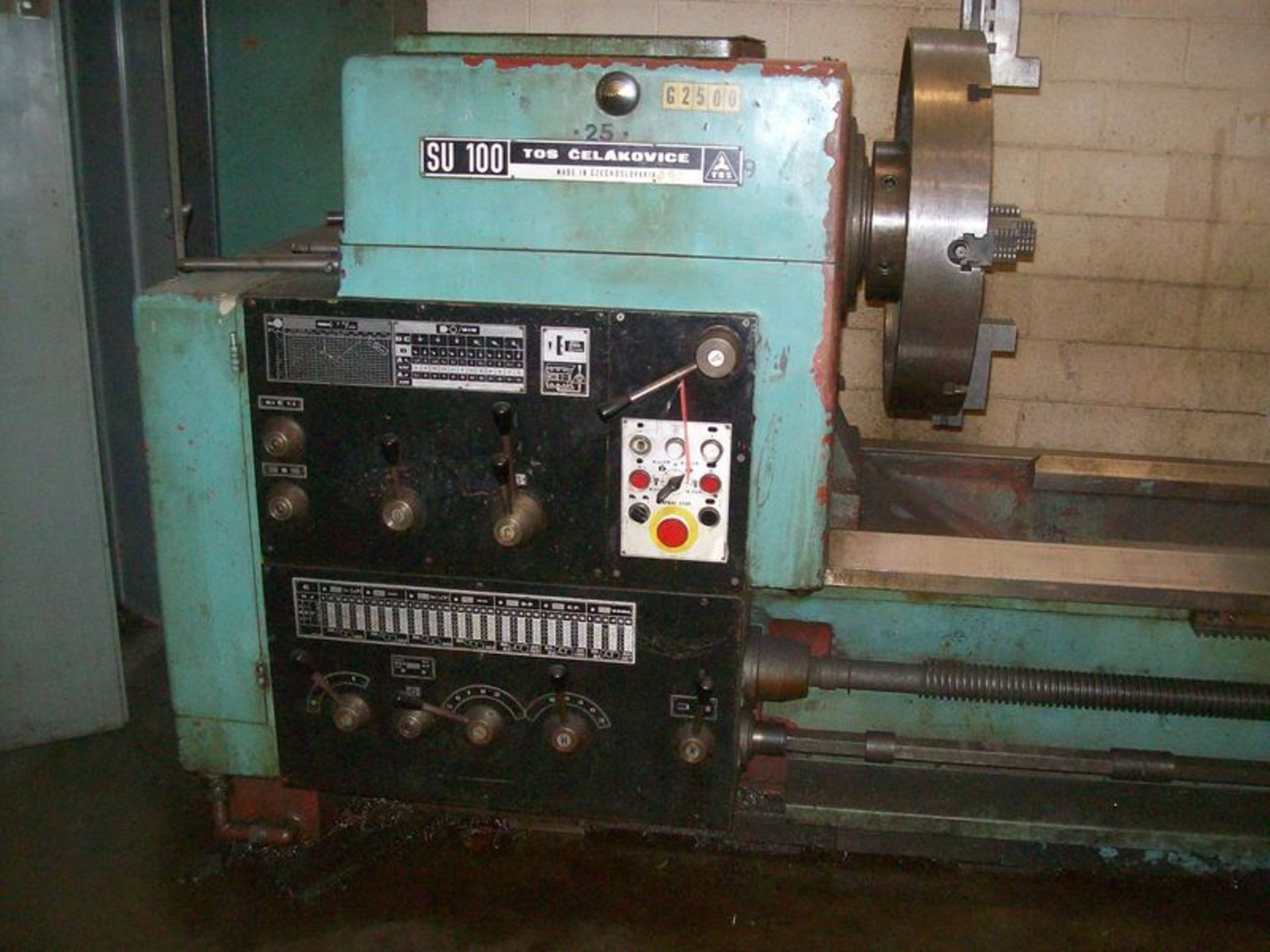 Tos Celakovice SU100 engine lathe, S/N not available, 28" dia. 4-jaw chuck, 48" BC, 22' bed, (2) - Image 5 of 5