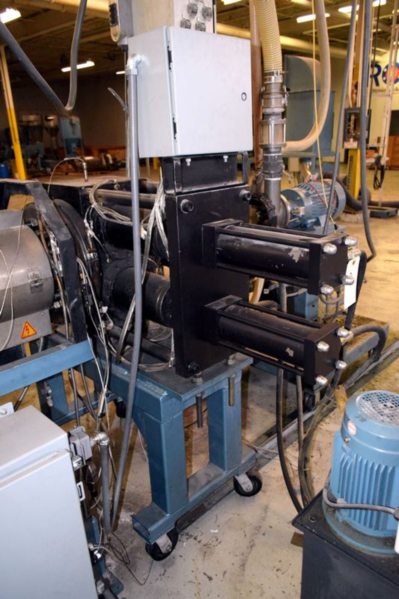 Crown Machine Back Flushing Screen Changer, Model SCDB5.8. Includes a 2.2kw hydraulic power pack.