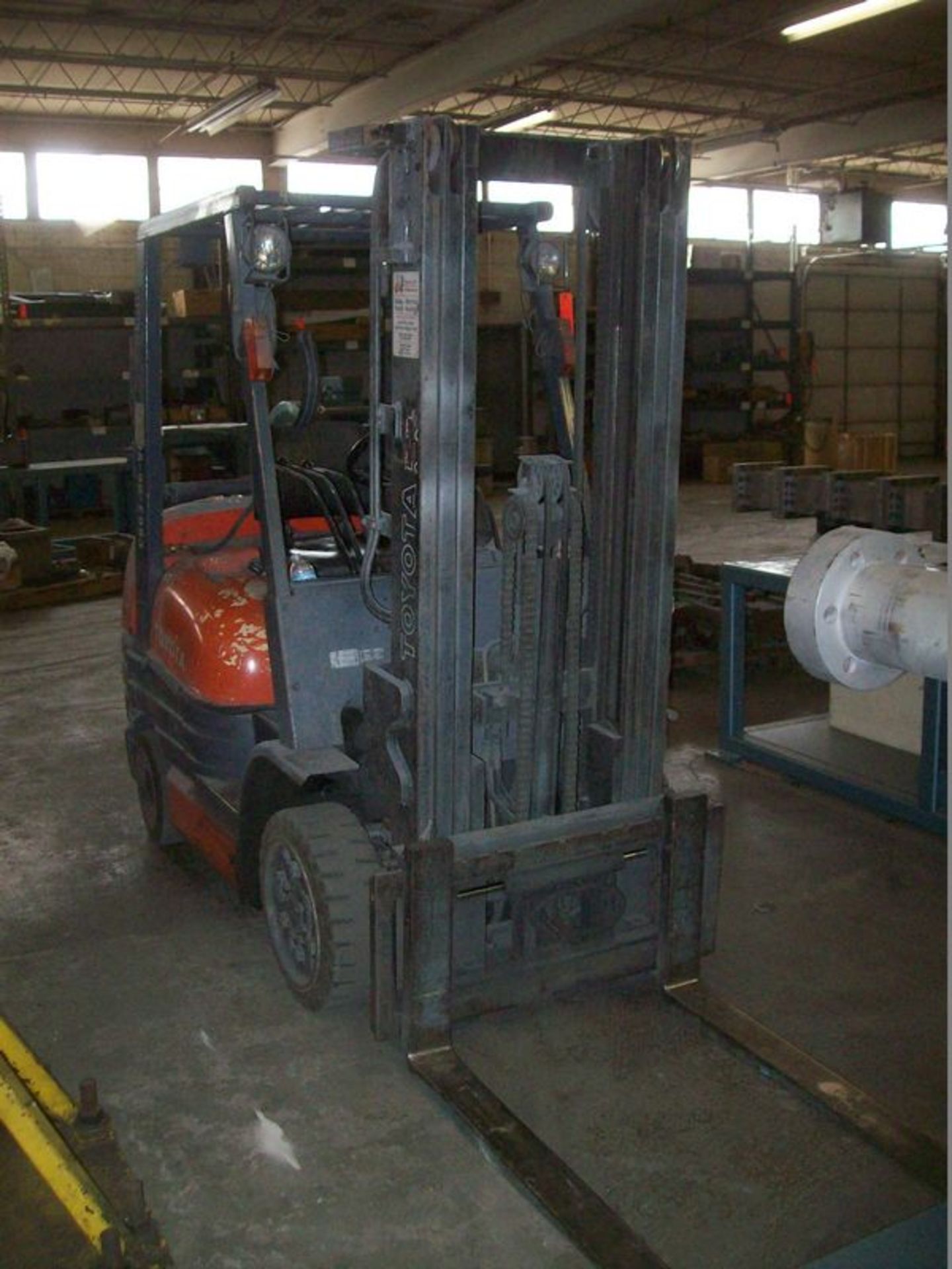 Toyota propane forklift, M/N 42-6FGCU25, S/N 64857, 4,900 lb cap, 15' height, solid tires, 11,102 - Image 2 of 2