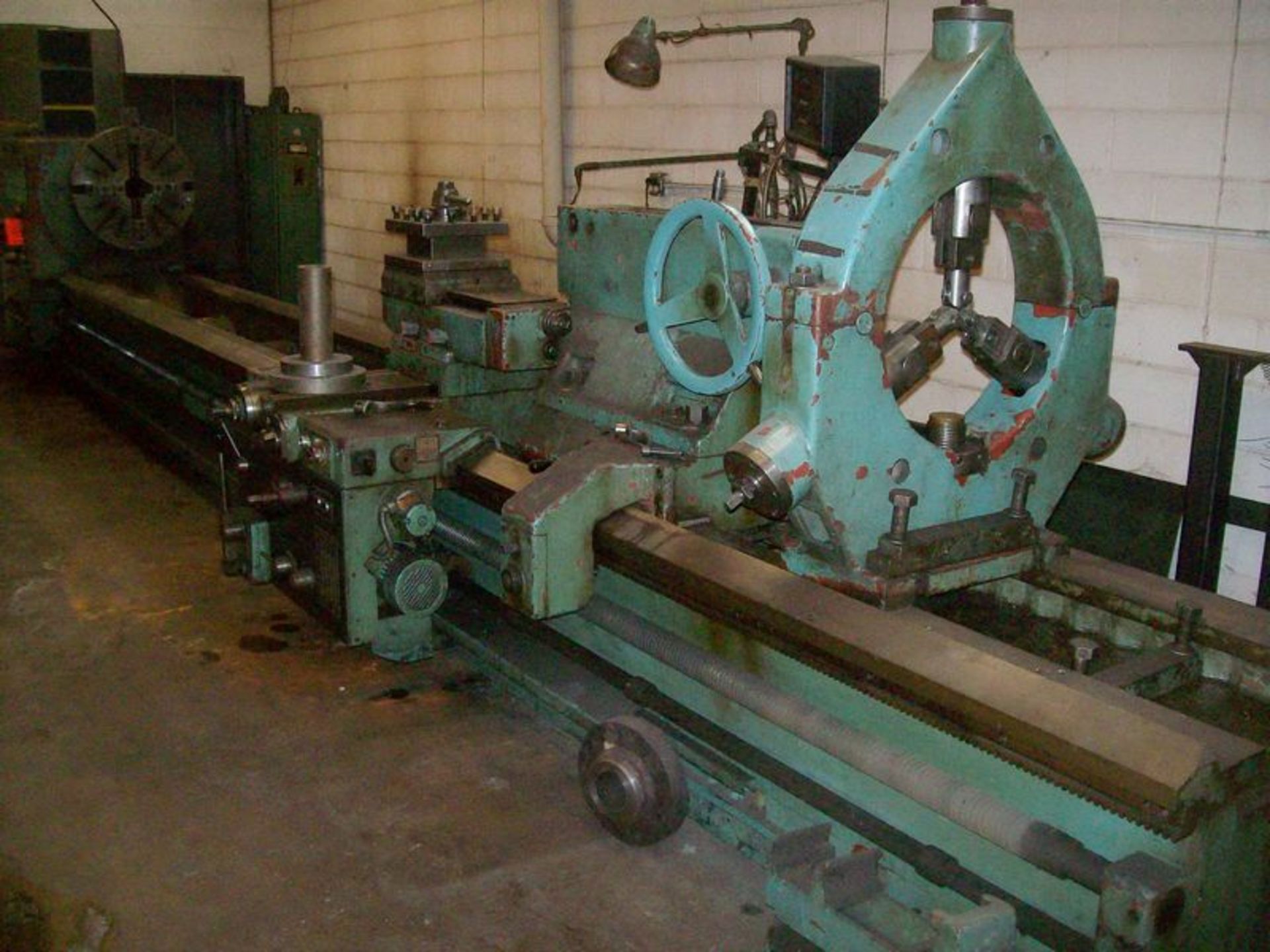 Tos Celakovice SU100 engine lathe, S/N not available, 28" dia. 4-jaw chuck, 48" BC, 22' bed, (2) - Image 2 of 5