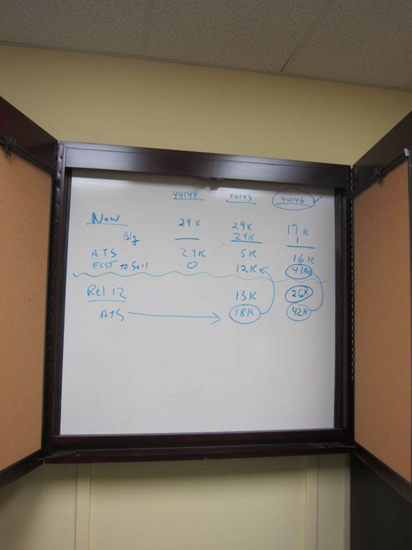 Mahogany executive white board - Image 2 of 2