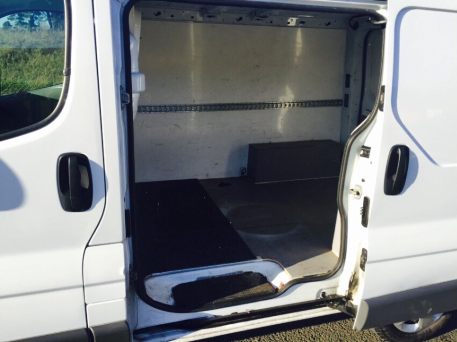 VAUXHALL VIVARO 2.0CDTI - 2012 MODEL - ELECTRIC PACK - 1 OWNER FROM NEW - FULL SERVICE HISTORY!!!! - Image 8 of 9