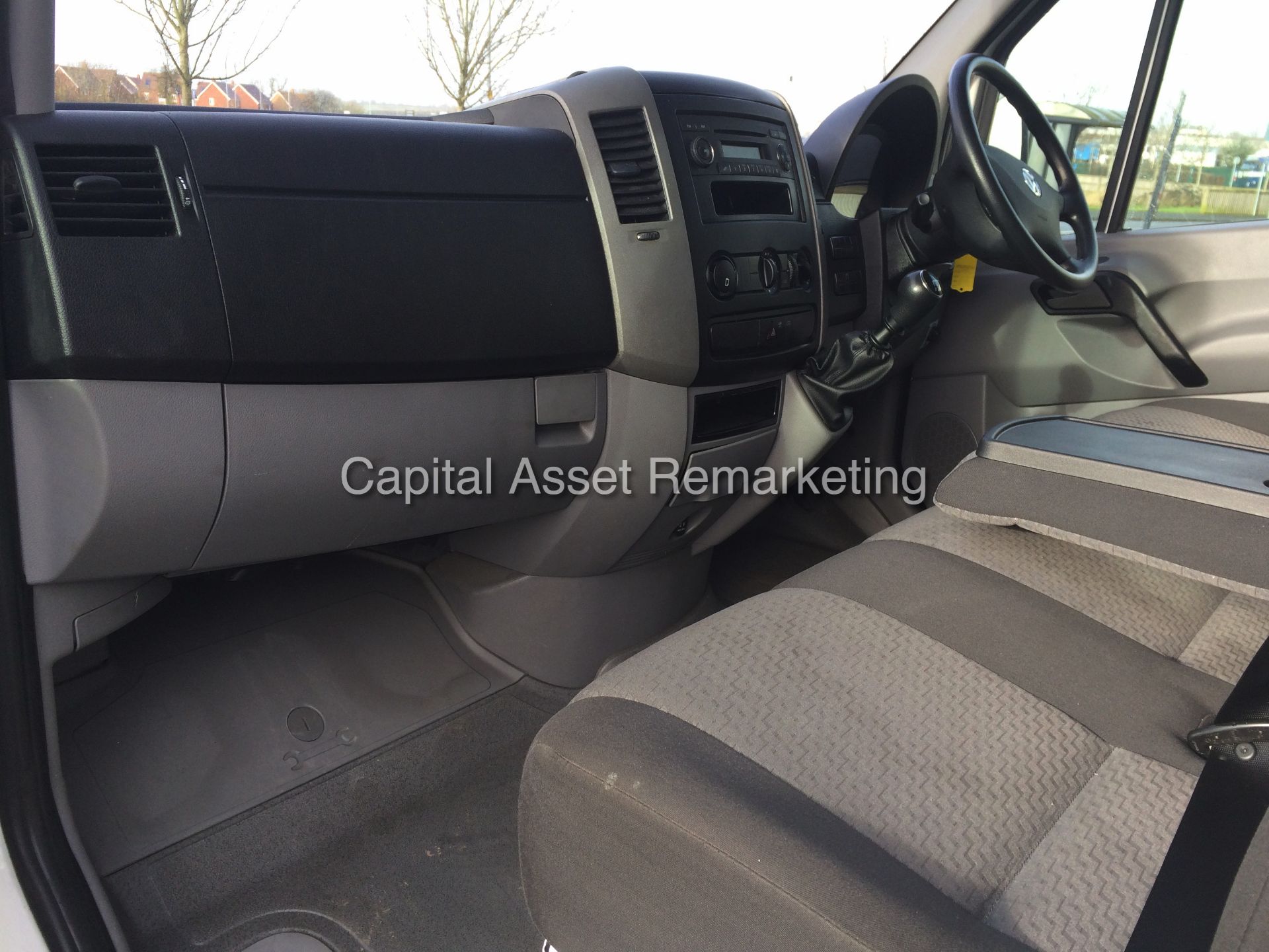 VOLKSWAGEN CRAFTER CR35 2.0TDI (109) BHP - LWB LUTON WITH ELECTRIC TAILIFT - 2014 MODEL - 1 OWNER - Image 16 of 20