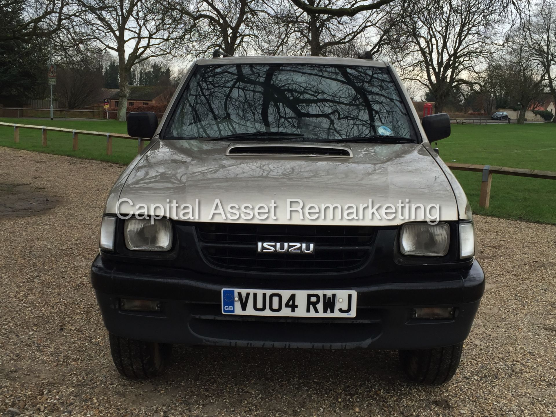 ISUZU 4x4 PICK-UP (2004 - 04 REG) 2.5 TD - D/CAB PICK-UP (NO VAT - SAVE 20%) - Image 2 of 17