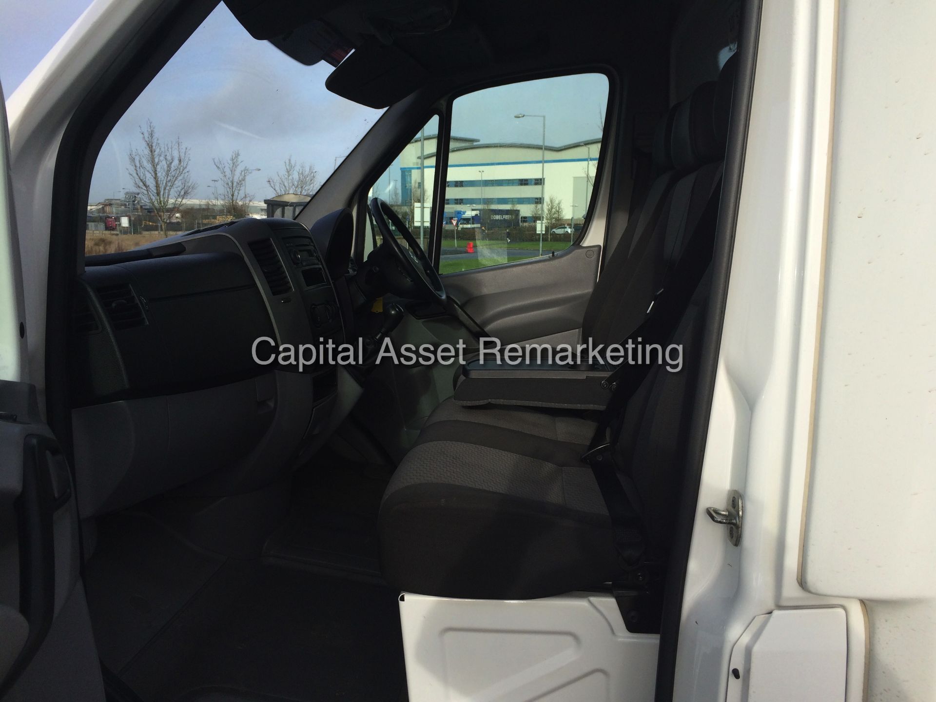 VOLKSWAGEN CRAFTER CR35 2.0TDI (109) BHP - LWB LUTON WITH ELECTRIC TAILIFT - 2014 MODEL - 1 OWNER - Image 15 of 20