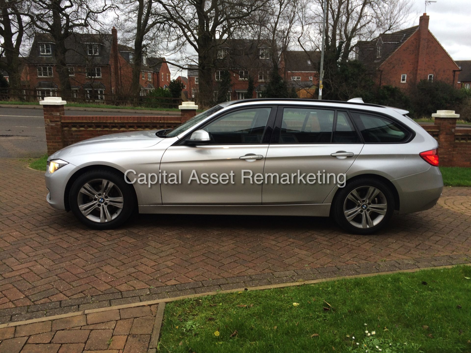 (On Sale) BMW 318D 'SPORT'  TOURING (2013 MODEL) NEW SHAPE - 1 OWNER FROM NEW - MASSIVE SPEC!! - Image 4 of 24