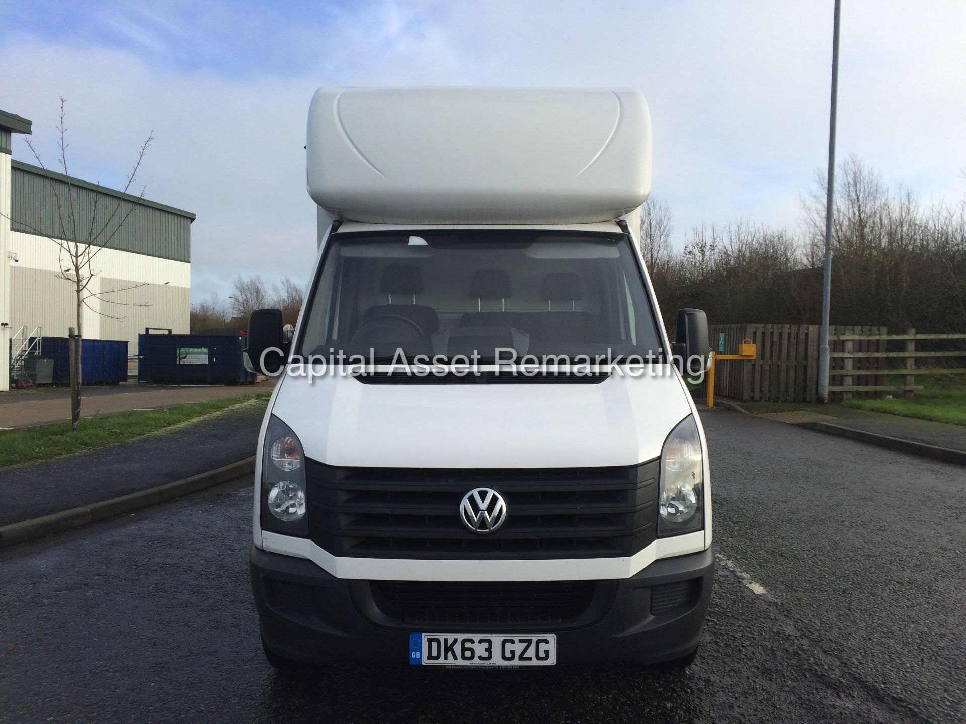 VOLKSWAGEN CRAFTER CR35 2.0TDI (109) BHP - LWB LUTON WITH ELECTRIC TAILIFT - 2014 MODEL - 1 OWNER - Image 2 of 20