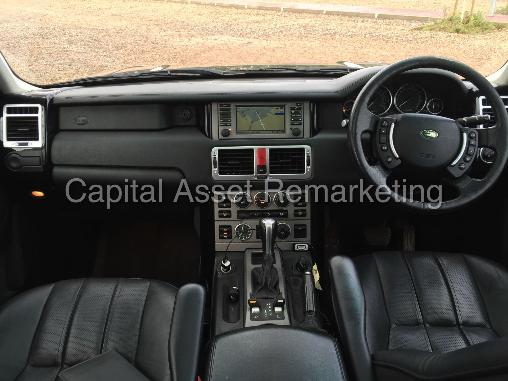 (ON SALE) RANGE ROVER VOGUE 'AUTOBIOGRAPHY' (2004 MODEL) 4.4 V8 - AUTO - LEATHER - SAT NAV  (NO VAT) - Image 24 of 30