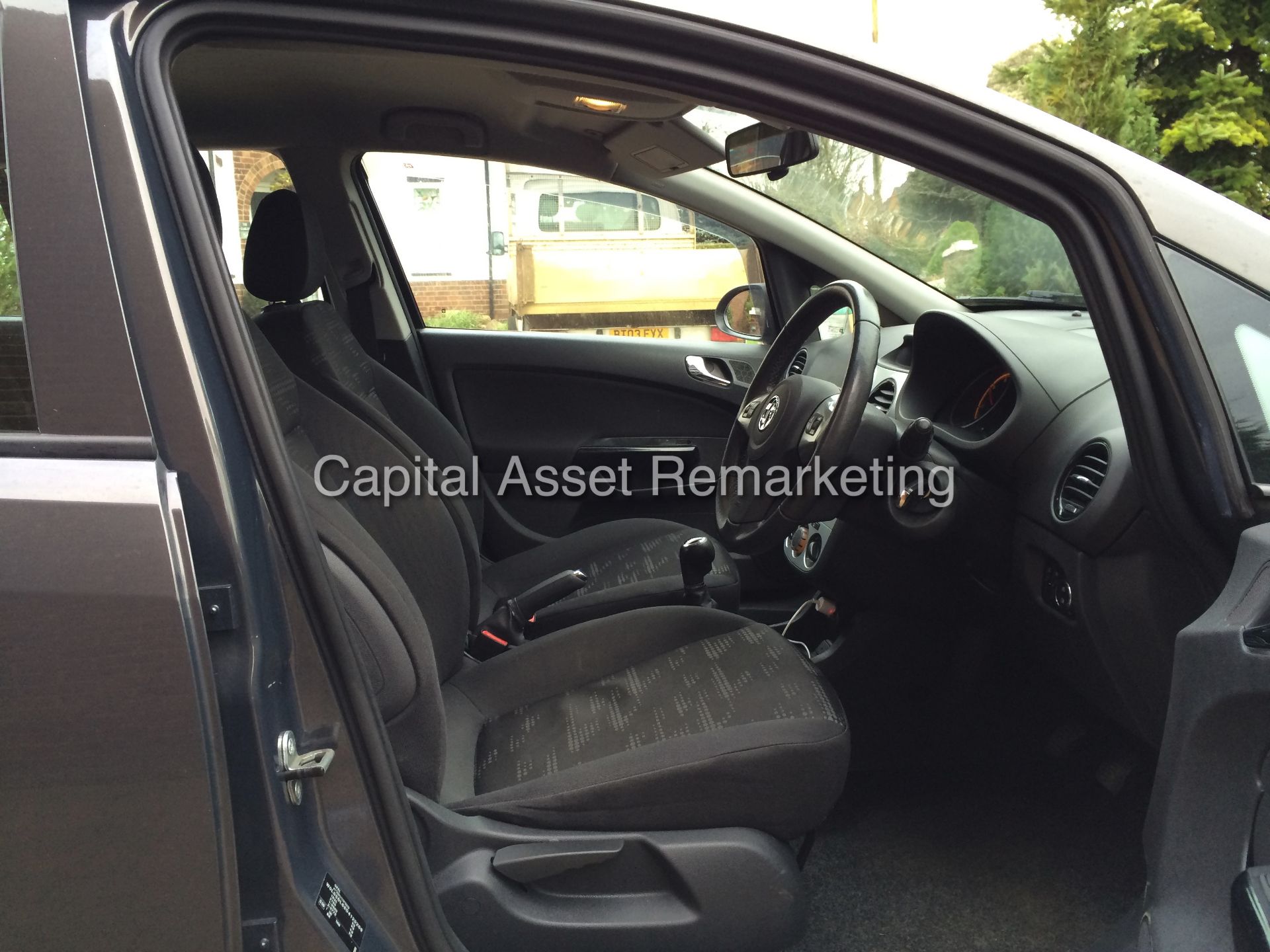 VAUXHALL CORSA CDTI 'ECOFLEX' STOP / START - 5 DOOR '13 REG' - HEATED SEATS - AC - CRUISE - BIG SPEC - Image 12 of 26