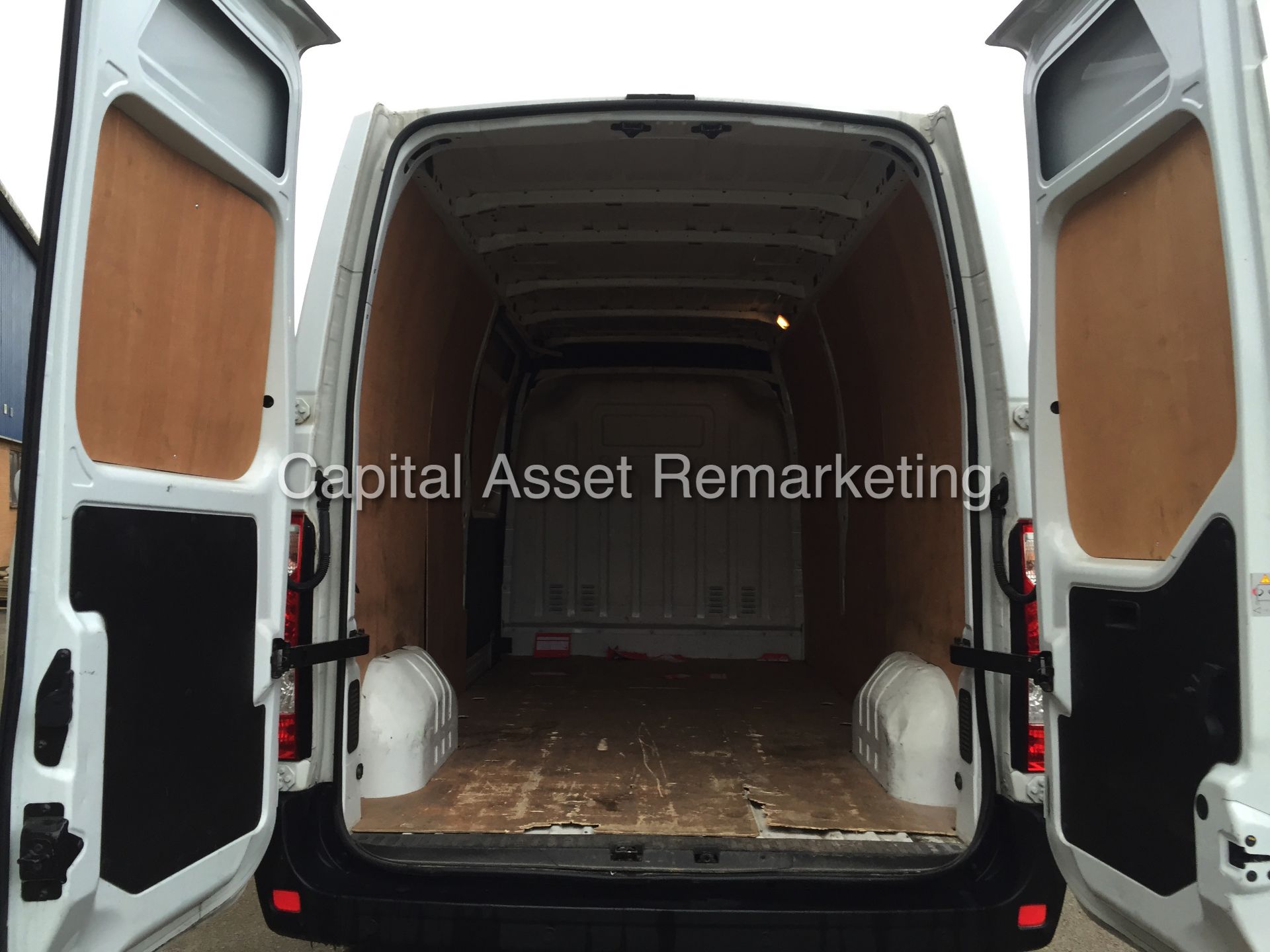 (ON SALE) RENAULT MASTER LM35 'EXTRA' (2014 - 14 REG) 2.3 DCI - 6 SPEED - AIR CON  (1 COMPANY OWNER) - Image 12 of 16